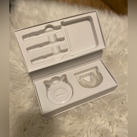 HiSmile Whiting Kit with 9 Refills - Picture 4 of 8